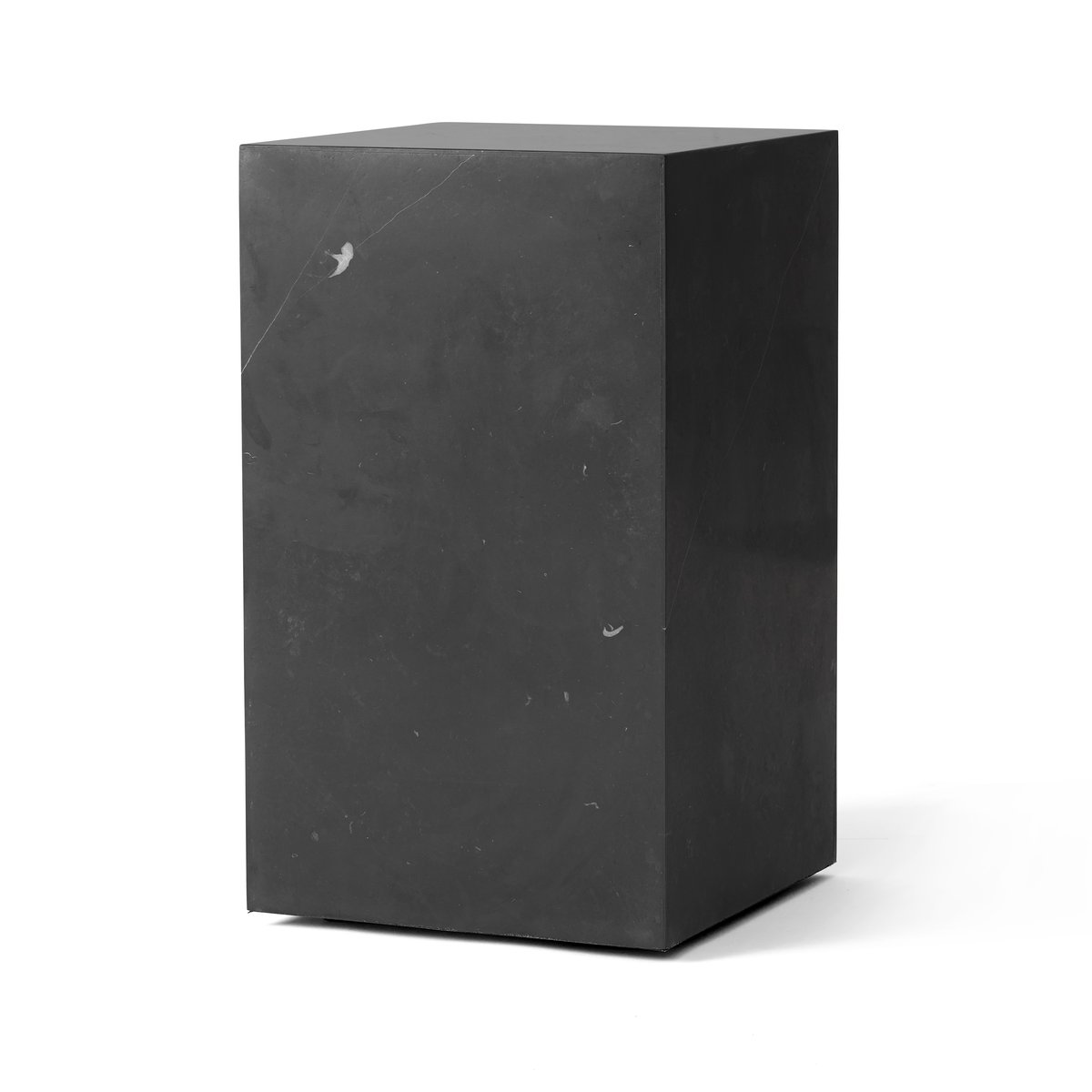 Audo Copenhagen Plinth tall -sivupöytä 30 x 30 x 51 cm Black