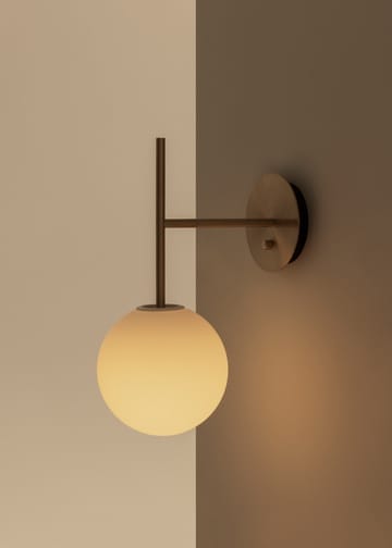 TR Bulb Suspended seinävalaisin - Brushed brass - Audo Copenhagen