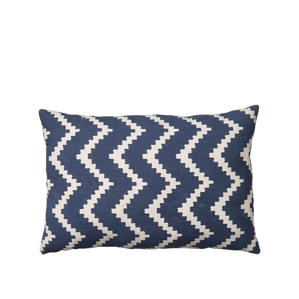 Chhatwal & Jonsson Ikat Sema -tyyny Blue/off white 40 cm