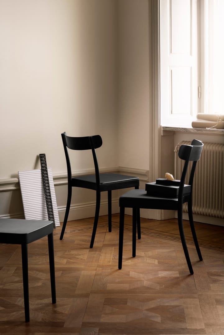 Petite tuoli - Viilutettu istuin musta - Gärsnäs