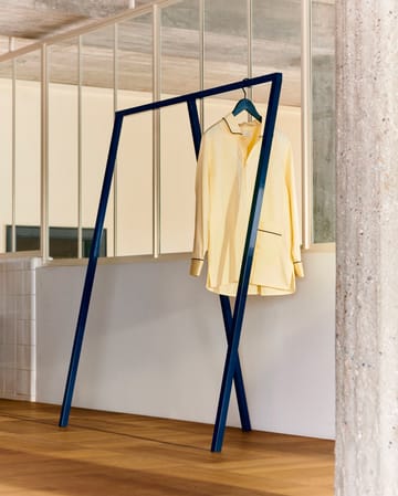 Loop Stand Wardrobe naulakko - Deep blue - HAY