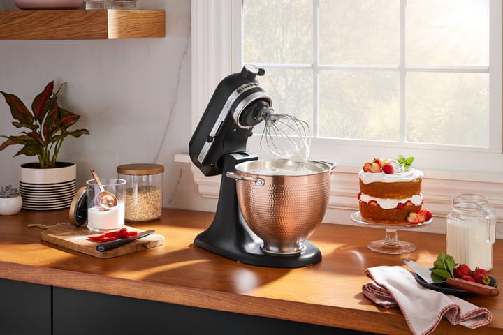 KitchenAid kulho kaksoiskahvalla 4,7 L - Hammered copper - KitchenAid