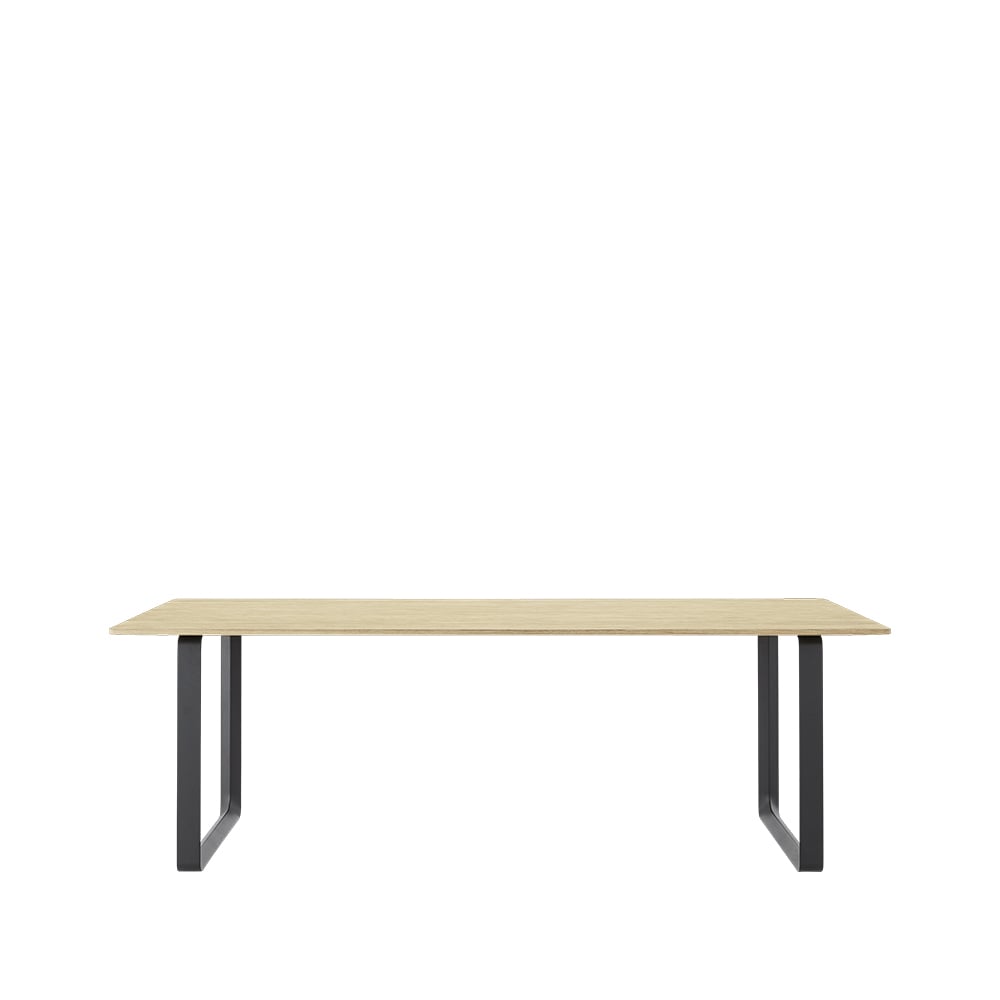 Muuto 70/70 ruokapöytä 225 x 90 cm Solid oak-Black