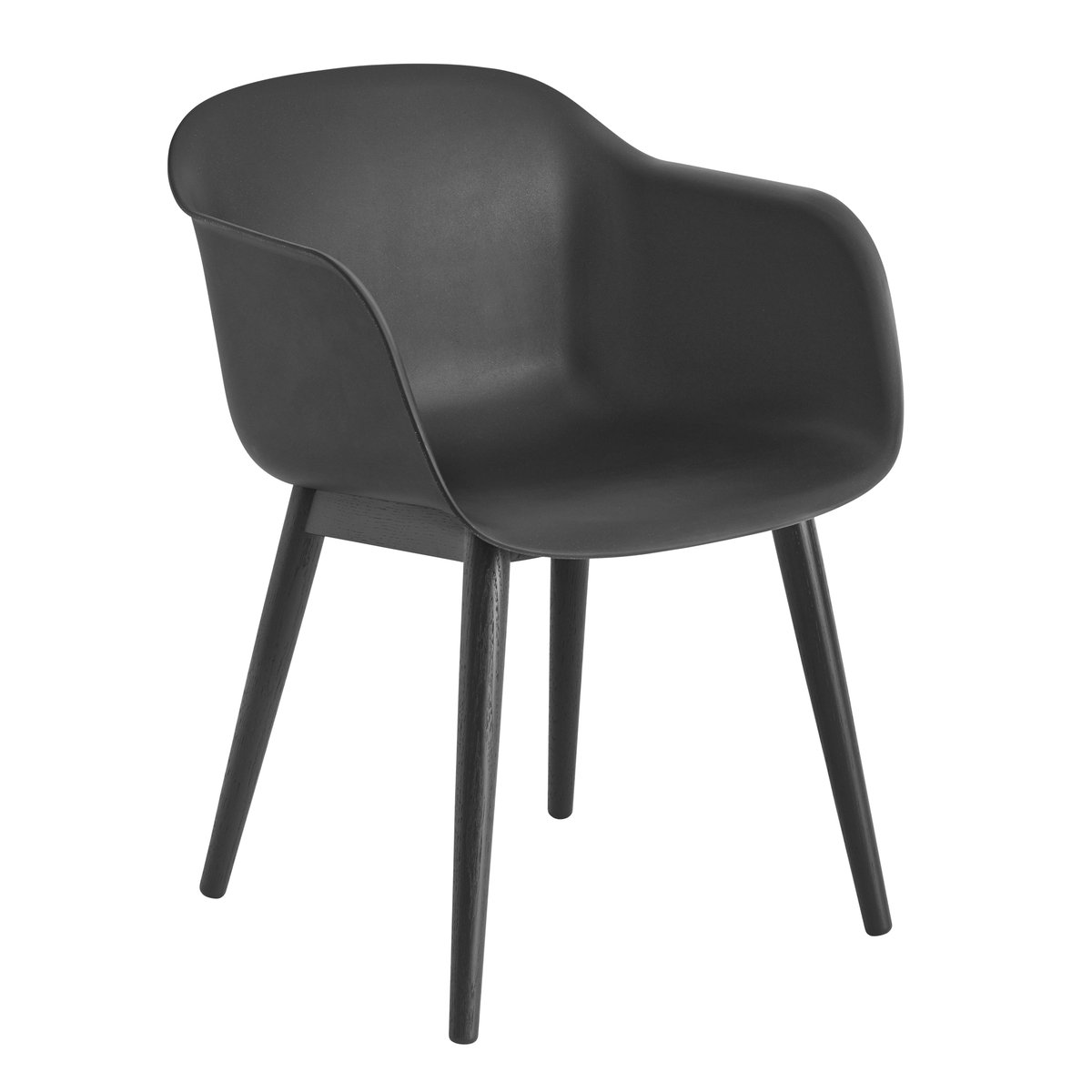 Muuto Fiber Chair tuoli käsinojilla ja puujaloilla musta