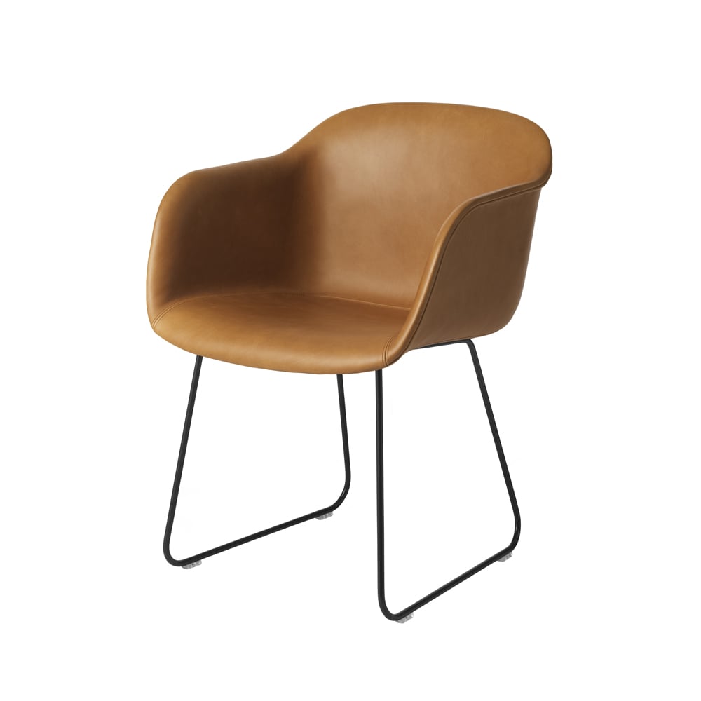 Muuto Fiber käsinojallinen tuoli sled base Refine nahka cognac-musta