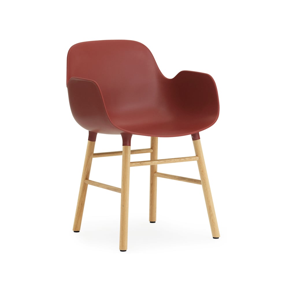 Normann Copenhagen Form käsinojallinen tuoli Red tammijalat