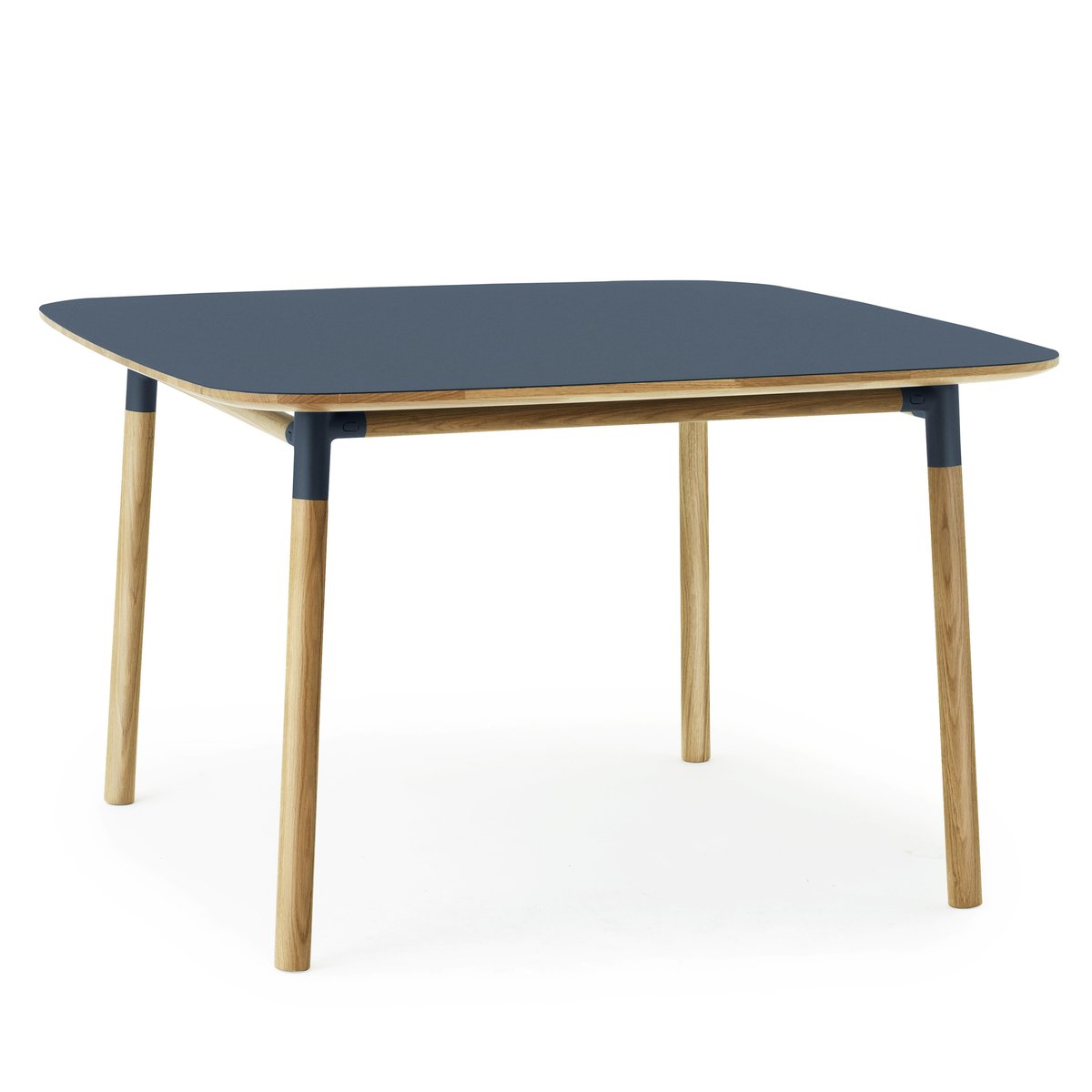 Normann Copenhagen Form pöytä 120×120 cm sininen