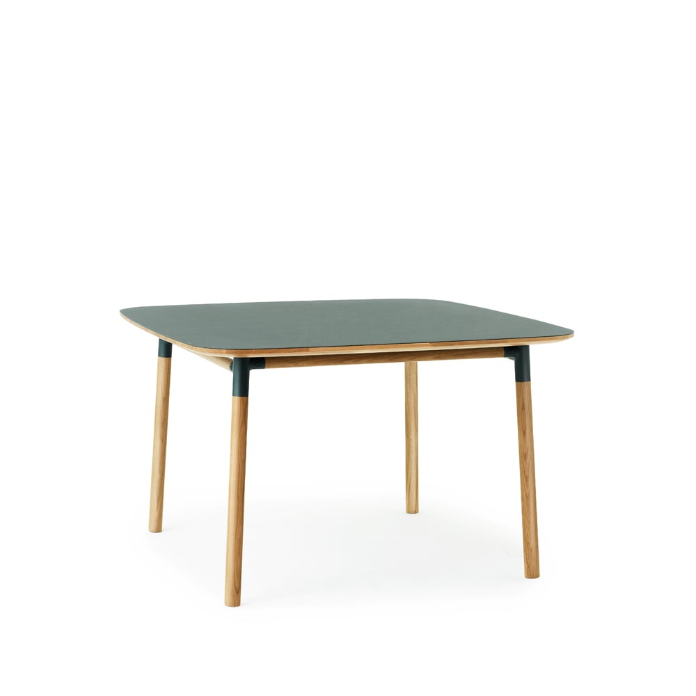 Normann Copenhagen Form ruokapöytä Green tammijalat 120 x 120 cm