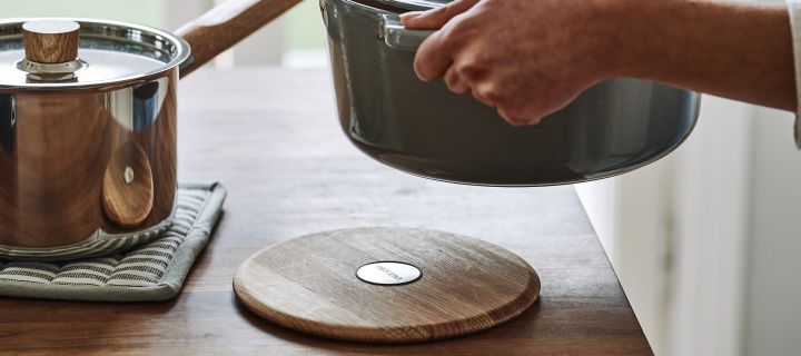 Eva Solon Nordic Kitchen -magneettinen ritiläjalusta on käytännöllinen kotikonsti keittiöön, ja se helpottaa arkeasi hetkessä.